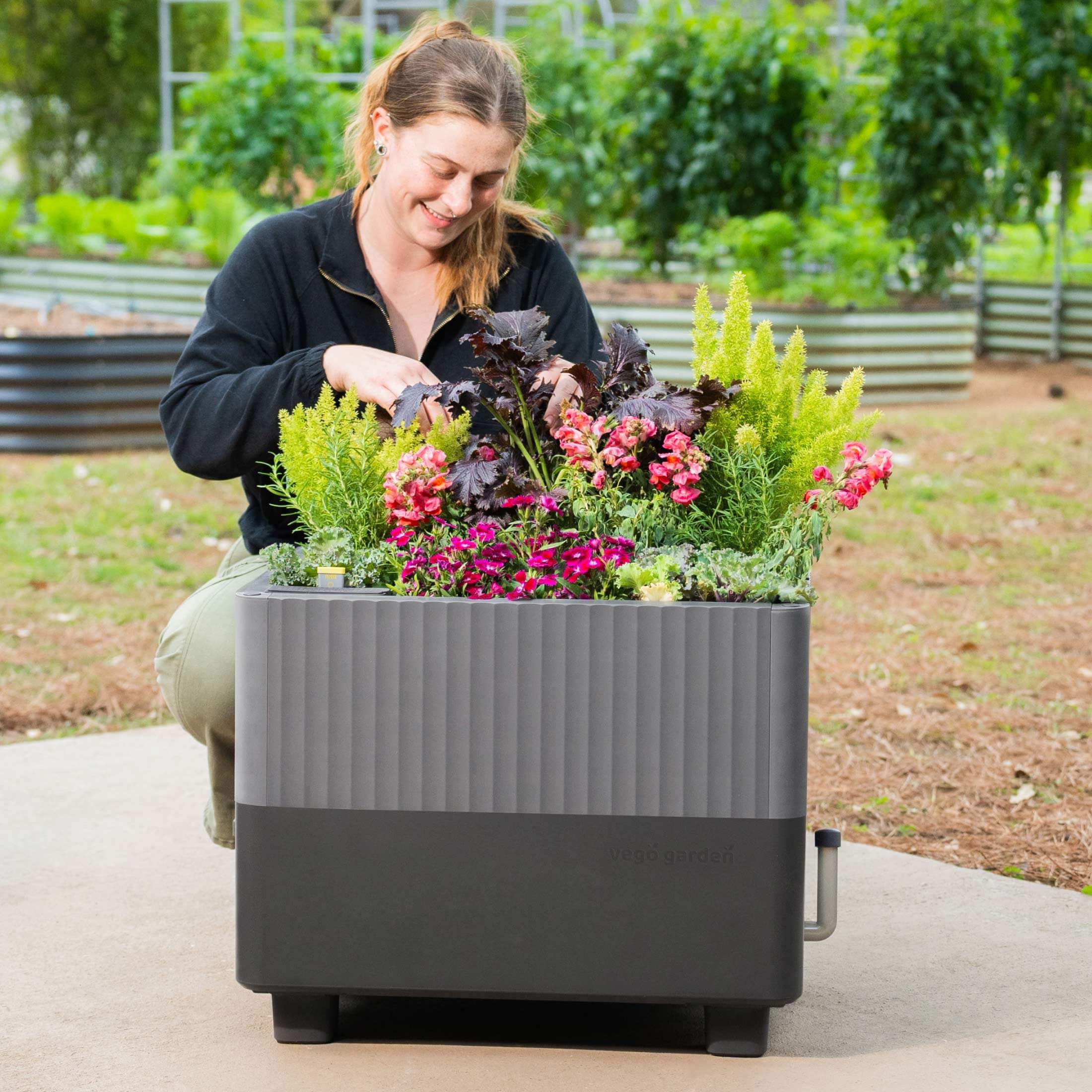 EZCube Self-Watering Planter 21" x 24" - Image 14